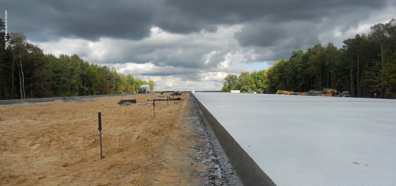 Betondeckenbau, Verkehrsflächen, Autobahn S8 Lask Polen, CURING- Nachbehandlungsmittel und Oberflächenverzögerer