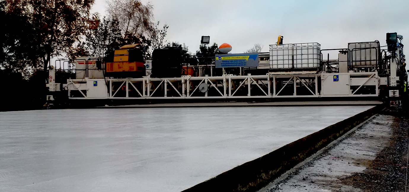 Betondeckenbau, Verkehrsflächen, Autobahn A7 Hamburg Bordesholm, PANTARHIT®- Betonverflüssiger, PANTARHIT®- Fließmittel, PANTAPOR- Luftporenbildner, PANTARHOL-Verzögerer, CURING- Nachbehandlungsmittel und Oberflächenverzögerer